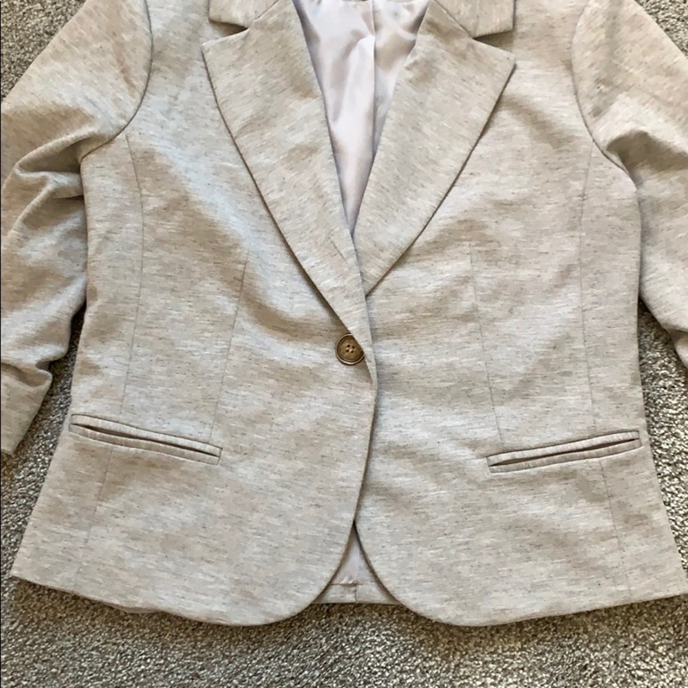 Blazer - Picture 4 of 4